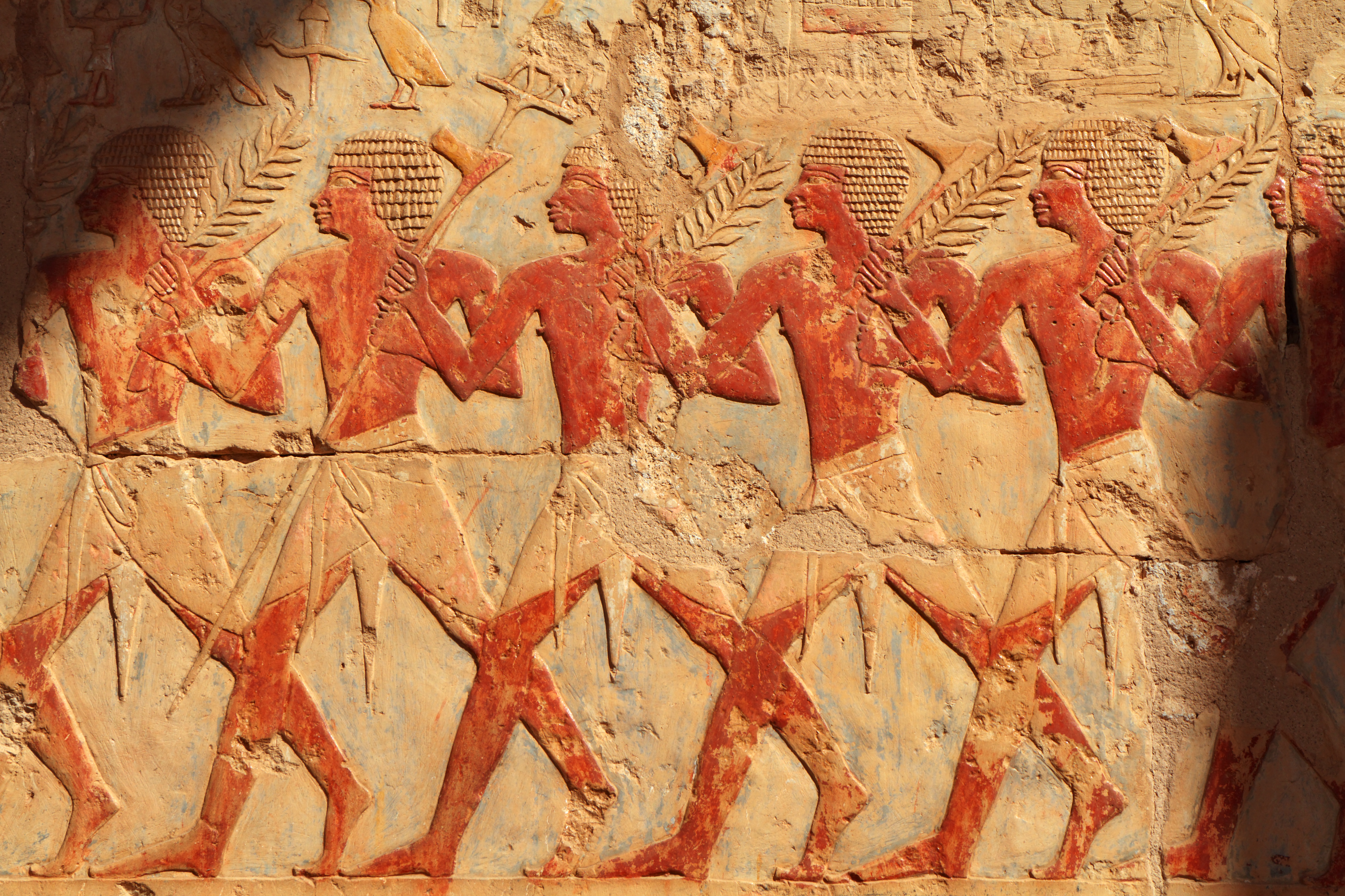 Egyptisk veggmaleri av bønder som bærer korn