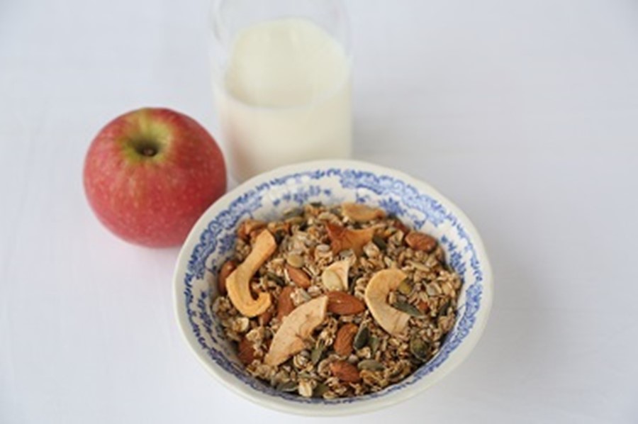 Granola med eple og kanel