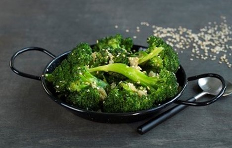 Brokkoli med hvitløk og sesam