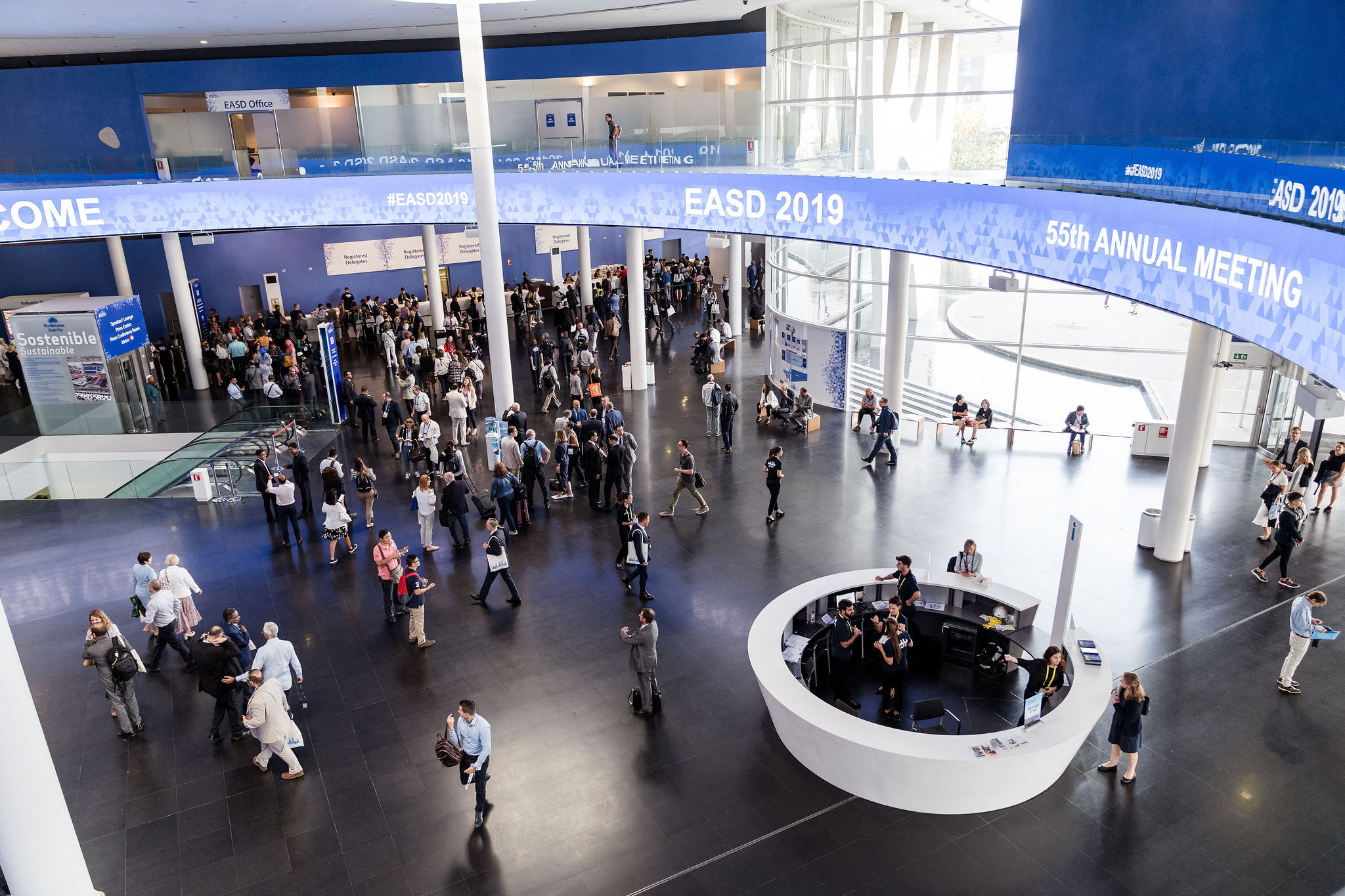 Ankomsthallen til konferansen i Barcelona